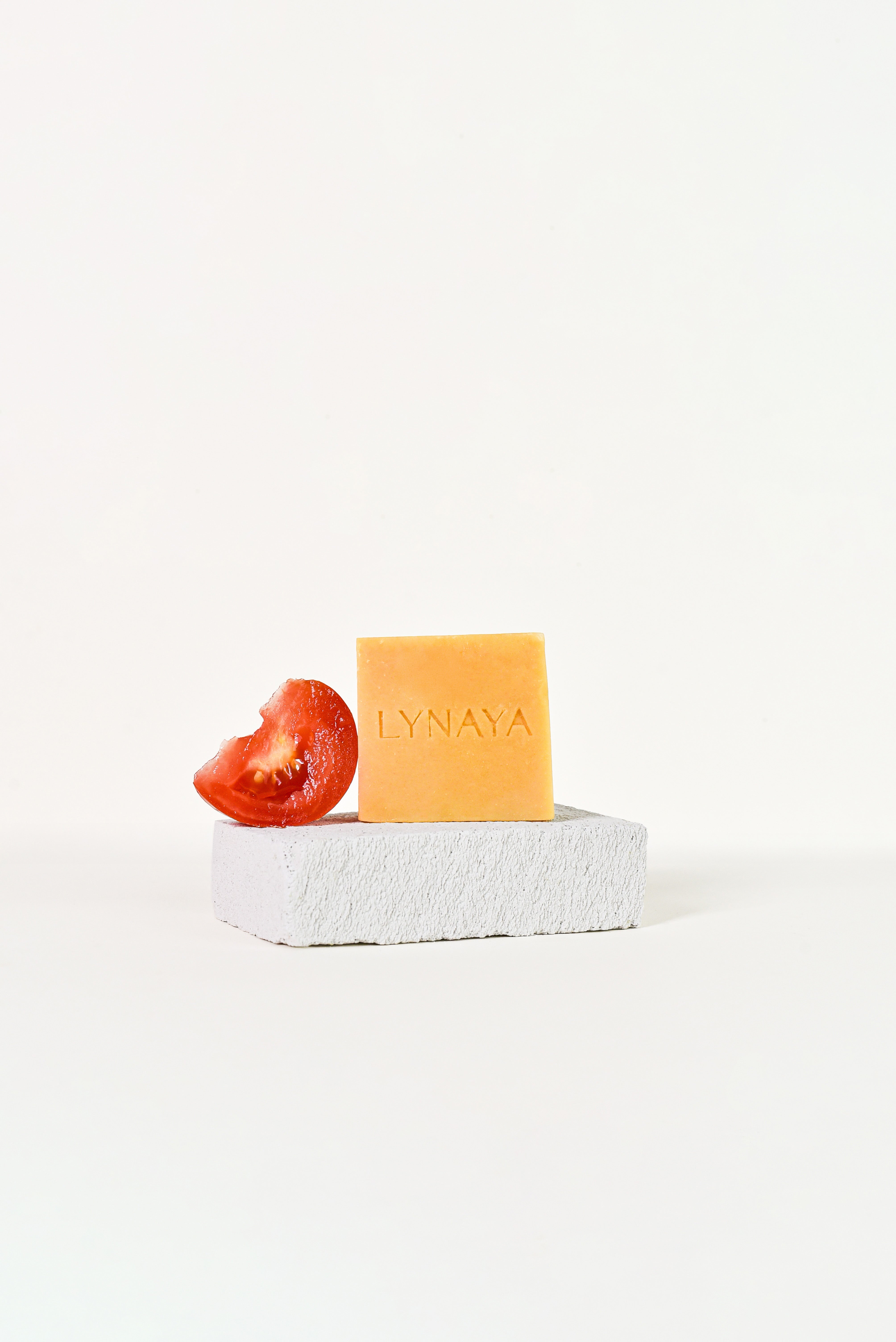 Savon visage à la tomate - Teint terne